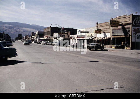 Géographie / Voyage, Etats-Unis, Cody, Wyoming, scène de rue, centre-ville, rue commerçante avec Absaroka Range à l'horizon, 1961, droits supplémentaires-Clearences-non disponible Banque D'Images