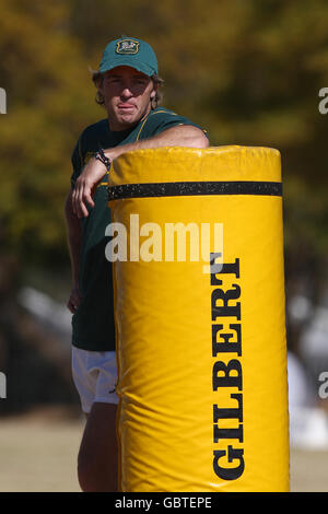 Rugby Union - session de formation en Afrique du Sud - Fourways High School.L'entraîneur de coups de pied d'Afrique du Sud Percy Montgomery pendant la formation à l'école secondaire Fourways, Johannesburg, Afrique du Sud. Banque D'Images