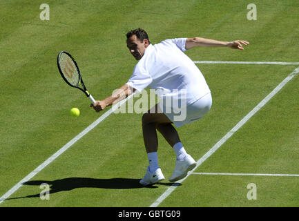 Michael Llodra, en France, est en action lors des championnats de Wimbledon 2009 au All England Lawn tennis and Croquet Club, Wimbledon, Londres.APPUYEZ SUR ASSOCIATION photo.Date de la photo: Mardi 23 juin 2009.Voir PA Story TENNIS Wimbledon.Crédit photo devrait se lire: Rebecca Naden/PA Wire. Banque D'Images