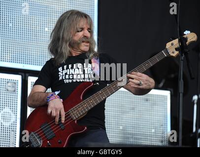 Derek SMalls (Harry Shearer) de Spinal Tap, qui se déroule pendant le festival Glastonbury de 2009 à la ferme digne de Pilton, dans le Somerset. Banque D'Images