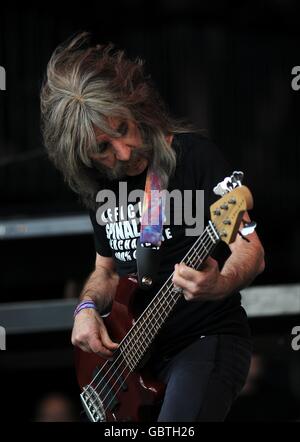 Derek SMalls (Harry Shearer) de Spinal Tap, qui se déroule pendant le festival Glastonbury de 2009 à la ferme digne de Pilton, dans le Somerset. Banque D'Images