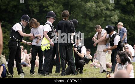 Festival de Glastonbury 2009 - arrivées.Présence de la police au Glastonbury Festival 2009 de la ferme de Lienworthy à Pilton, dans le Somerset. Banque D'Images