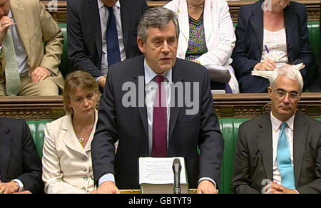 Le premier ministre Gordon Brown fait une déclaration sur les plans du gouvernement visant à créer de la croissance et de nouveaux emplois à la Chambre des communes, dans le centre de Londres. Banque D'Images