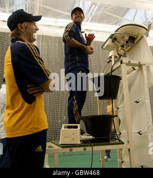 Cricket - session filets d'Australie - Sophia Gardens.Le capitaine australien Ricky Ponting et Shane Watson (à gauche) lors de la séance de filets à Sophia Gardens, Cardiff. Banque D'Images