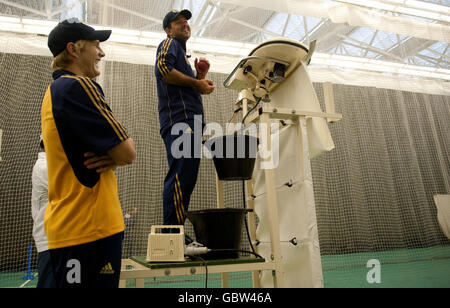 Cricket - session filets d'Australie - Sophia Gardens.Le capitaine australien Ricky Ponting et Shane Watson (à gauche) lors de la séance de filets à Sophia Gardens, Cardiff. Banque D'Images