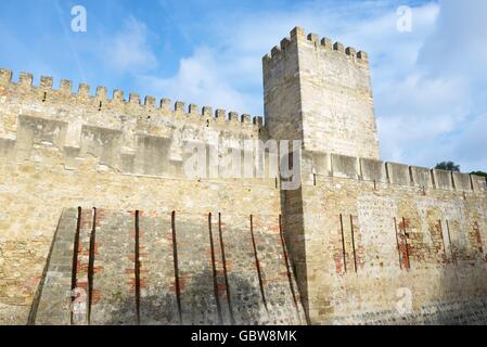 Entrée du donjon du château de San Jorge, Lisbonne, Portugal. Banque D'Images