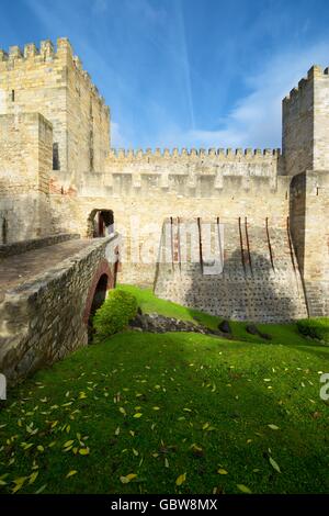 Entrée du donjon du château de San Jorge, Lisbonne, Portugal. Banque D'Images