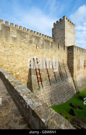 Entrée du donjon du château de San Jorge, Lisbonne, Portugal. Banque D'Images