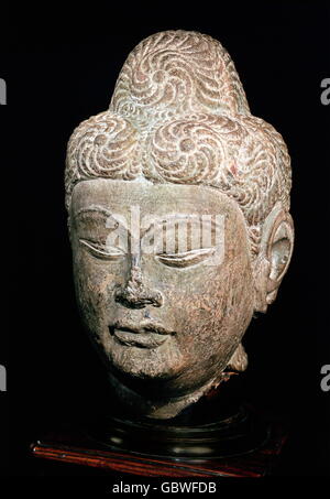 Beaux-arts, la Chine, la sculpture, la tête d'un Bouddha, brown hardstone Lungmen, la diction, la dynastie Sung peut-être (960-1279), probablement encore de la dynastie Tang (618-906), hauteur : 32 cm, collection privée, Banque D'Images