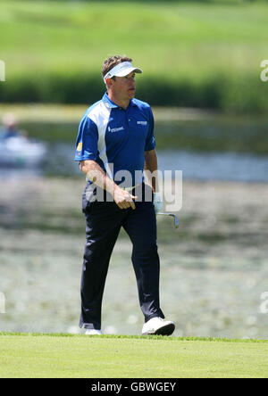 Golf - The Barclays Scottish Open - troisième jour - Loch Lomond.Lee Westwood, en Angleterre, sur le fairway au 18, lors du Barclays Scottish Open à Loch Lomond, en Écosse. Banque D'Images