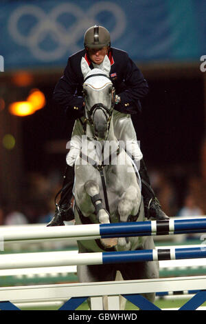 Sports équestres - Jeux Olympiques d'Athènes 2004 - Jour trois - Concours complet Saut d'obstacles - Final individuel Banque D'Images