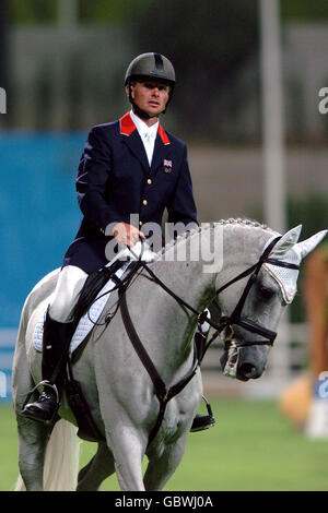 Sports équestres - Jeux Olympiques d'Athènes 2004 - Jour trois - Concours complet Saut d'obstacles - Final individuel Banque D'Images