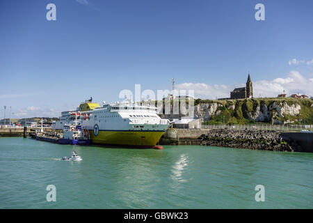 Vue sur le Port de Ferry de Dieppe, Seine Maritime, Haute Normandie, France Banque D'Images