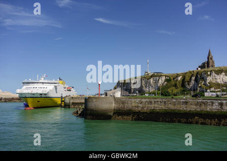 Vue sur le Port de Ferry de Dieppe, Seine Maritime, Haute Normandie, France Banque D'Images