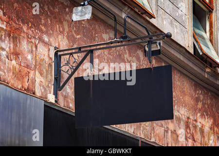 Image de black metal street sign. Banque D'Images