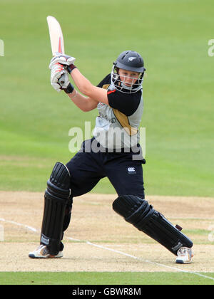 Cricket - ICC World Twenty20 Cup 2009 - demi-finale - Nouvelle-Zélande / Inde - Trent Bridge. Aimee Watkins, de la Nouvelle-Zélande, se batte contre l'Inde Banque D'Images