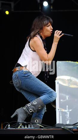 Chrissie Hynde et les précandidats sur scène à Hard Rock Calling, à Hyde Park, Londres. Banque D'Images