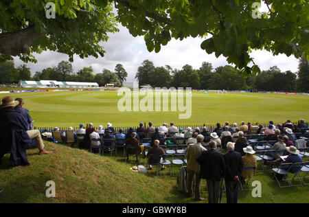 Une vue d'action entre Sussex et Hampshire pendant le match de la Liverpool Victoria County Championship Division One au Arundel Castle Cricket Club, Arundel. Banque D'Images