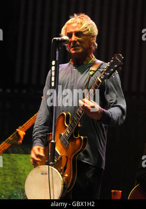 Paul Weller se produit sur la scène principale au cours du 2e jour du 15ème Festival International de Benicassim à Benicassim, Espagne. Banque D'Images