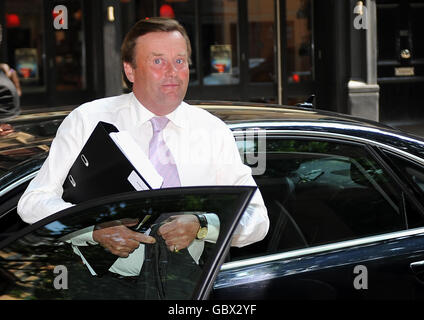 Au cours de l'interdiction des visages formateur test positif Banque D'Images