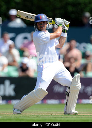 Cricket - International Tour Match - deuxième jour - Lions d'Angleterre / Australie - New Road.Stephen Moore, le Lions d'Angleterre, se batte contre l'Australie Banque D'Images