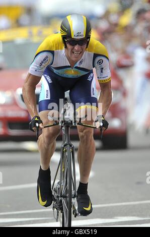 Lance Armstrong d'Astana termine sa course pour terminer une 10e place dans les épreuves de temps individuelles pendant le Tour de France à Monaco. Banque D'Images