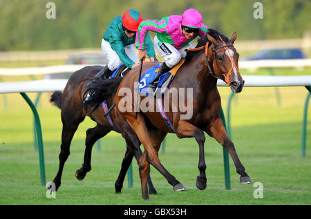 Les courses de chevaux - Ladies Night - Hippodrome de Nottingham Banque D'Images