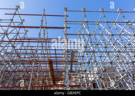 Echafaudages en acier de construction sur chantier photo gros plan détail. Banque D'Images