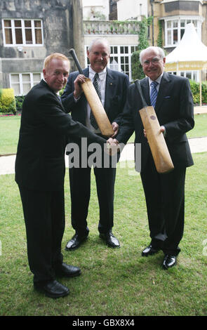 "140" Bradman Bat présenté à la Fondation Bradman Banque D'Images