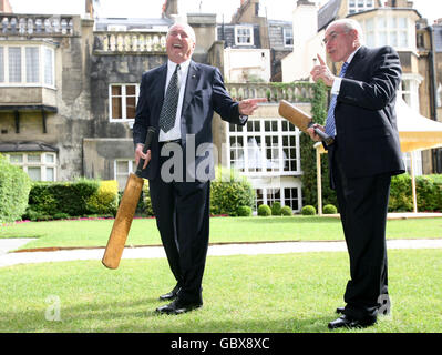 "140" Bradman Bat présenté à la Fondation Bradman Banque D'Images