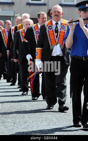 Des milliers de rues pour Orange Parades Banque D'Images