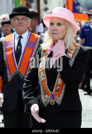 Des milliers de rues pour Orange Parades Banque D'Images