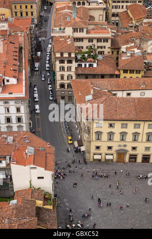 Vue depuis le clocher de la cathédrale de Santa Maria del Fiore, sur la Piazza San Giovanni, Florence, Toscane, Italie Banque D'Images