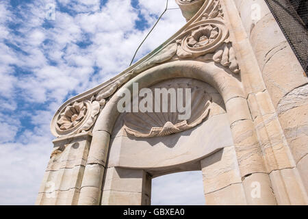 La sculpture sur pierre géant d'une coquille Saint-Jacques dans une arche au point de vue sur le haut de la cathédrale, le dôme, la cathédrale Santa Maria del Fiore Banque D'Images