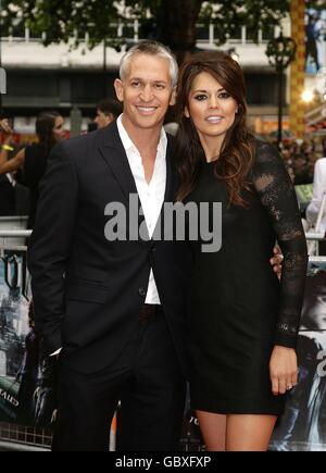 Gary Lineker et Danielle Bux arrivent pour la première mondiale de Harry Potter et du Prince de sang-mêlé à l'Odeon Leicester Square, Londres. Banque D'Images