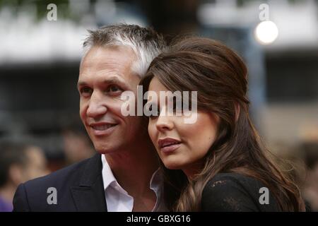 Gary Lineker et Danielle Bux arrivent pour la première mondiale de Harry Potter et du Prince de sang-mêlé à l'Odeon Leicester Square, Londres. Banque D'Images