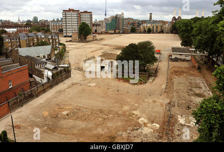 Une vue en hauteur de l'ancien site de la caserne de l'Armée de Chelsea, à l'ouest de Londres, qui a été autorisée à être mise en valeur. Le projet de conception fait l'objet d'un différend entre le Prince de Galles et l'architecte Lord Rogers, qui s'oppose à la construction en acier et en verre proposée par le Seigneur. Banque D'Images