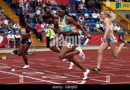 Joice Maduaka (4) remporte la finale de 100m féminin lors des épreuves mondiales d'Aviva et des championnats du Royaume-Uni au stade Alexander, Birmingham. Banque D'Images