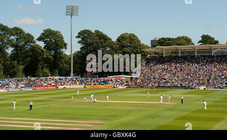 Une vue générale de l'action du match pendant le cinquième jour du premier match de npower Test à Sophia Gardens, Cardiff. Banque D'Images