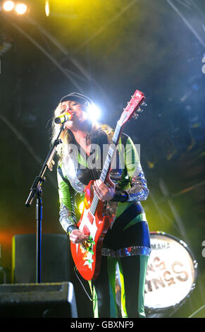 Katie White des Ting Tings en concert à Somerset House, dans le centre de Londres. Banque D'Images