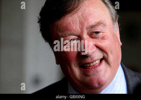 Le député conservateur Ken Clarke, lors d'une visite à Aquaterra Energy à Norwich, tout en se délectant devant l'élection partielle de Norwich North jeudi. Banque D'Images