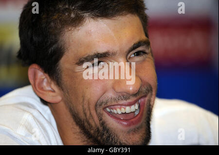 Michael Phelps, nageur américain, sourit lors d'une conférence de presse lors des Championnats du monde de natation de la FINA à Rome, en Italie. Banque D'Images