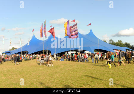 Vue générale de la tente Siam au festival Womad à Charlton Park, Wiltshire. Banque D'Images