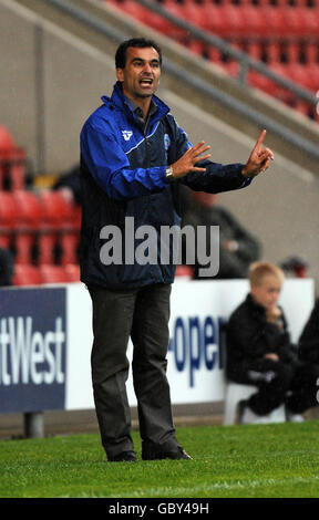 Football - pré-saison amicale - Crewe Alexandra v Wigan Athletic - The Alexandra Stadium.Roberto Martinez, directeur de Wigan Athletic Banque D'Images