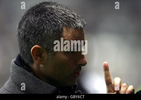 Football - Carling Cup - quatrième tour - Newcastle United / Chelsea. Jose Mourinho, directeur de Chelsea Banque D'Images