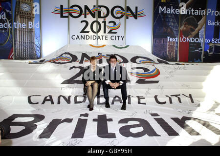 La ministre des Sports Tessa Jowell et Lord Sebastian COE à Le dévoilement de la candidature officielle olympique de Londres 2012 Banque D'Images