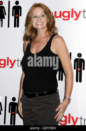 Patsy Palmer arrive pour la première de The Ugly Truth, au cinéma vue de Leicester Square, dans le centre de Londres. Banque D'Images