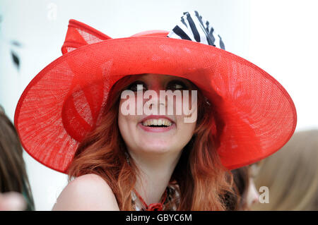 Les courses de chevaux - août Festival - Mesdames Jour - Brighton Racecourse Banque D'Images