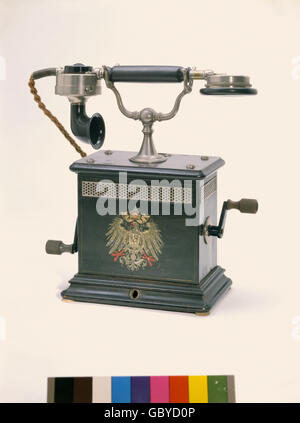 Courrier / courrier, communications, téléphone, Tischapparat M 1900, Reichstelegraphenverwaltung (Administration allemande du télégraphe Reich), Allemagne, vers 1900, Musée HEW, Hambourg, exposition 'Electram', droits additionnels-Clearences-non disponible Banque D'Images