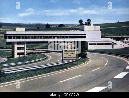 Transport / transport, voiture, autoroute, route interzonale vers Berlin Ouest, restaurant d'autoroute, frankenwald, Rudolphstein, années 1970, droits additionnels-Clearences-non disponible Banque D'Images